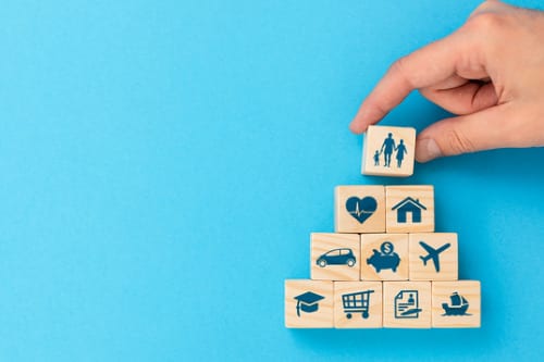 Swiss Re projects record high in global insurance premium